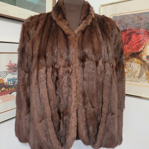 Vintage 1940's Russian Squirrel Fur Coat in Brown Cape style with slits for arms - Picture 2 of 8